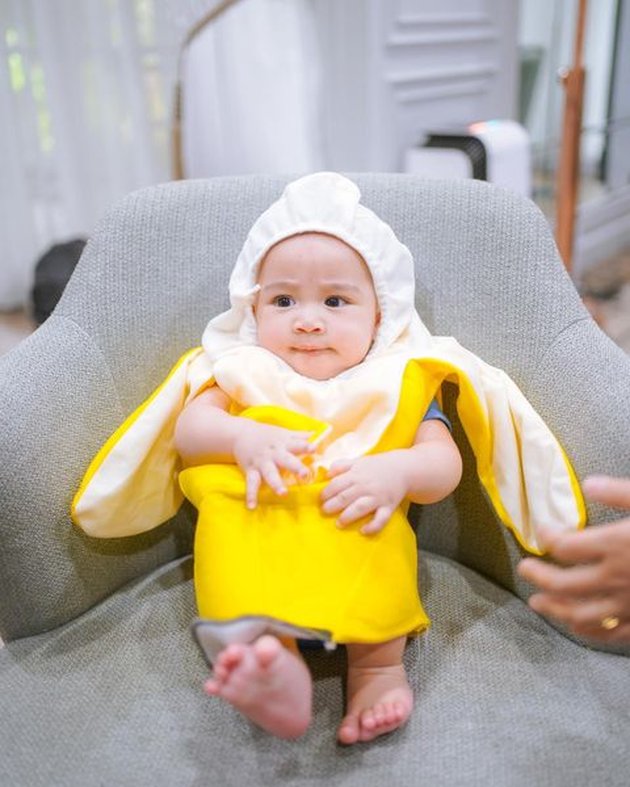 Cipung is Too Cute, Portrait of Baby Rayyanza, Nagita Slavina's Child, Wearing a Banana Costume - Netizens: Can We Check It Out?