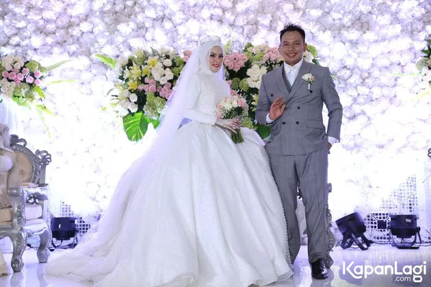 Resepsi Pernikahan Angel Lelga &amp; Vicky Prasetyo