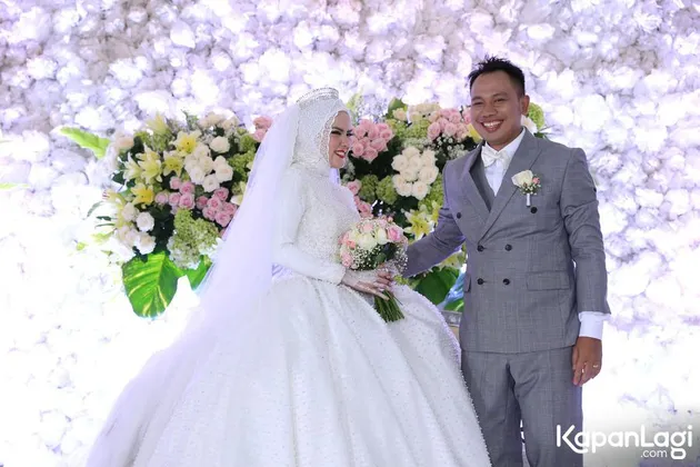 Resepsi Pernikahan Angel Lelga &amp; Vicky Prasetyo