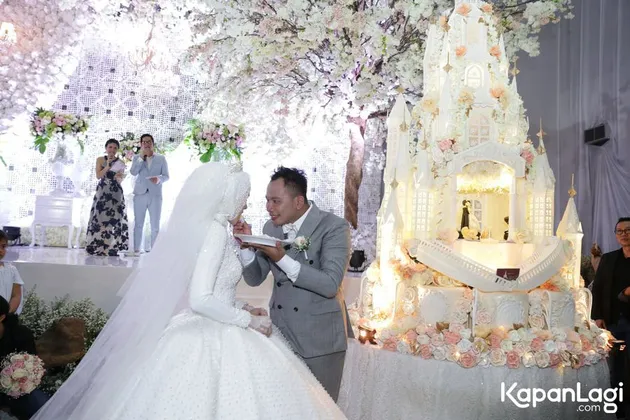 Resepsi Pernikahan Angel Lelga &amp; Vicky Prasetyo