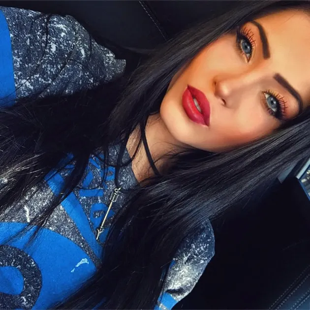 клаудия альенде селфи