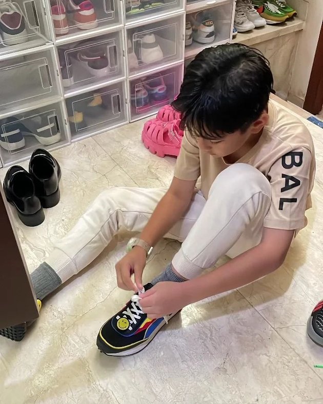 Suitable to be a K-Pop Visual Boyband, 10 Handsome Photos of Rafathar who is now Diligently Learning to Make Parents Proud