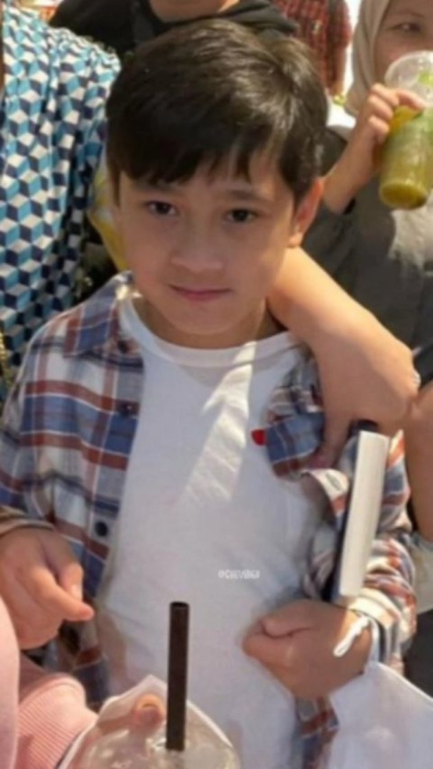Suitable to be a K-Pop Visual Boyband, 10 Handsome Photos of Rafathar who is now Diligently Learning to Make Parents Proud