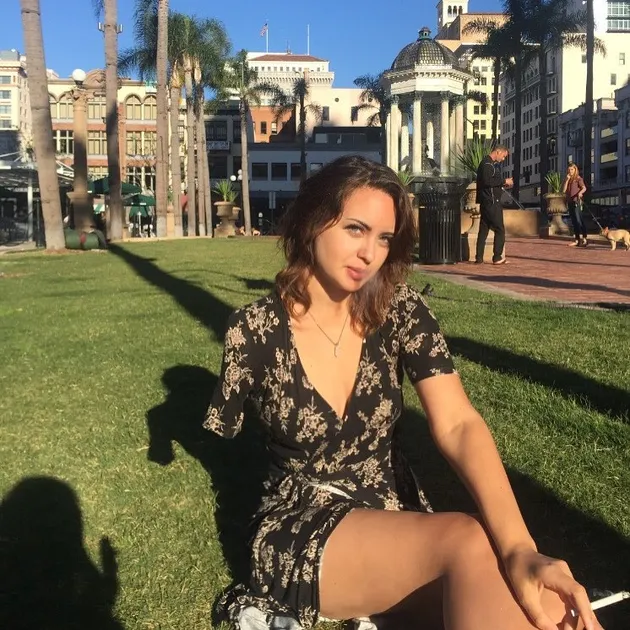 Wanita Lengan Satu Tinder