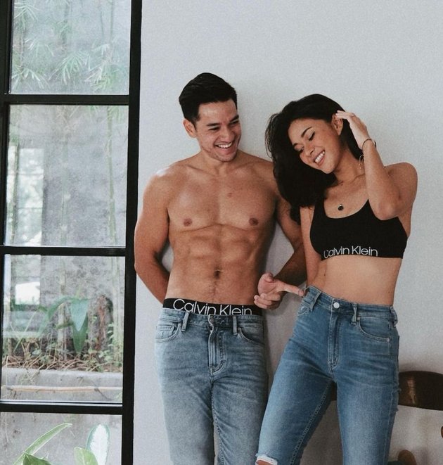 Couple Goals! 8 Andrew White Photoshoots with Nana Mirdad - Showing Off Sixpack Abs that Make People Stunned