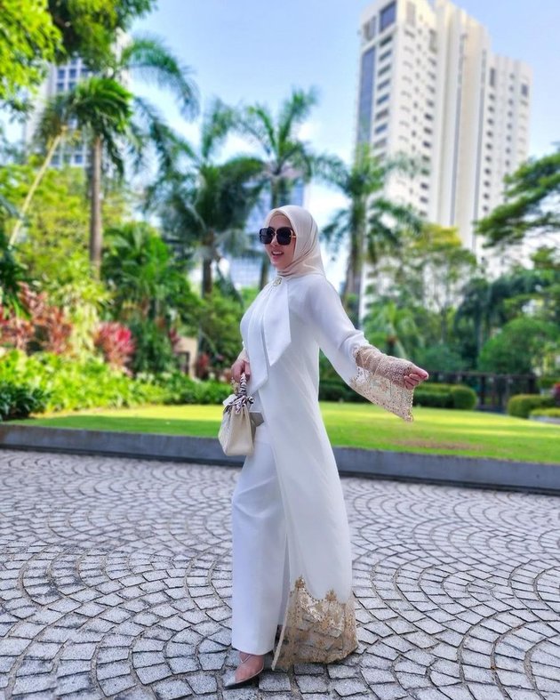 Cuek Called Uninvited to Open Fast with Reino Barack's Family, Here are 8 Photos of Syahrini Looking Beautiful in Abaya from Dubai - Will Spend Eid in Singapore?