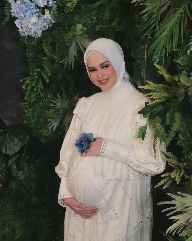 Cut Meyriska Makin Cantik Kehilangan Job Berhijab Hijrah