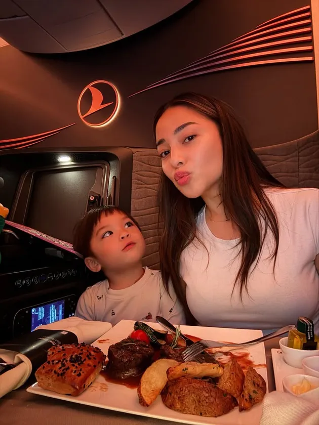 Momen kebersamaan Nikita Willy dan anak sulung