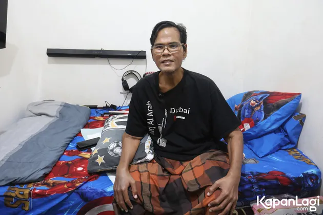 Fahmi Bo Duduk di Kasur
