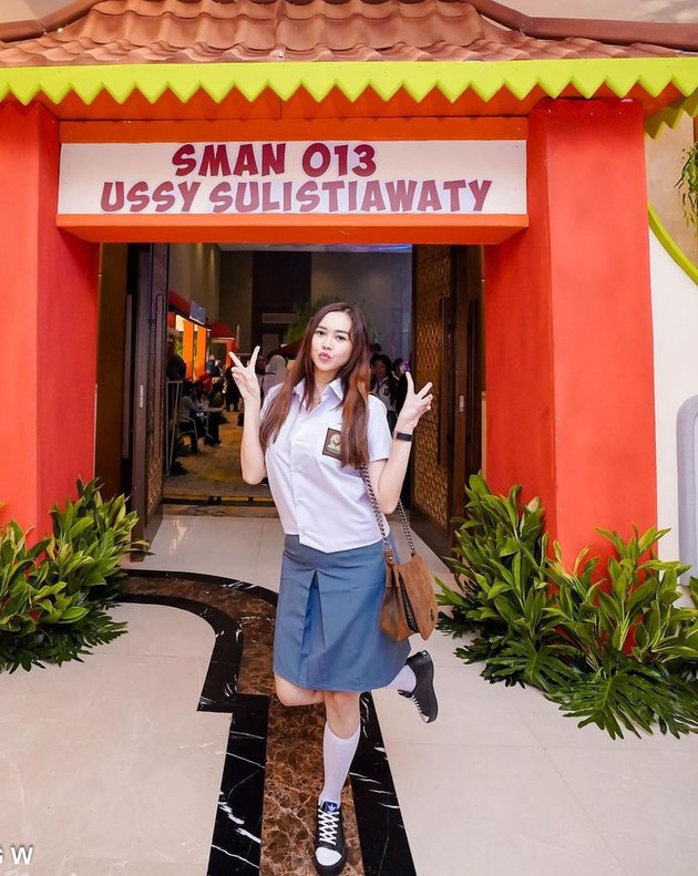 Capture Attention, This is a Beautiful Portrait of Aura Kasih Wearing a High School Uniform - Netizens Want to Sit Together and Make the Calendar Date Turn Black