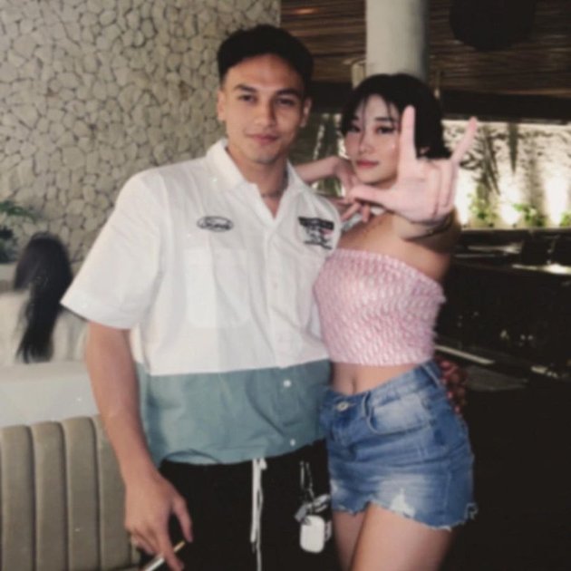 Attract Attention, This is a Portrait of Livy Renata Posting Intimate Photos with Jeffri Nichol who Already Has a Girlfriend, Called Dating and Makes a Sensation