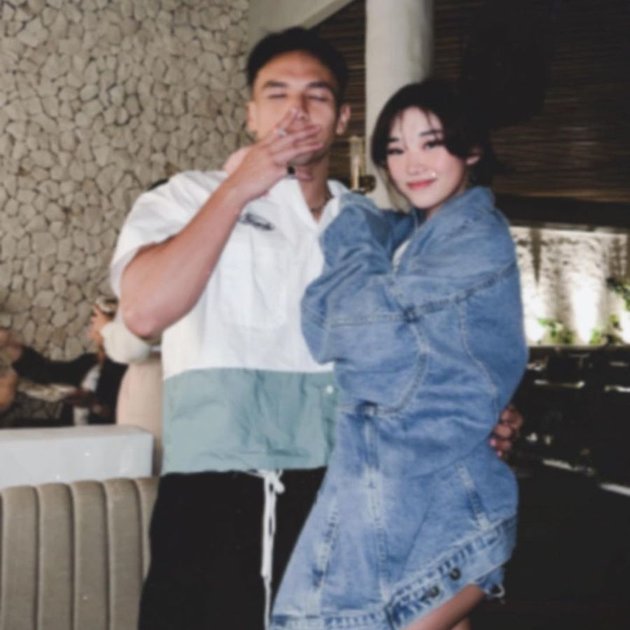 Attract Attention, This is a Portrait of Livy Renata Posting Intimate Photos with Jeffri Nichol who Already Has a Girlfriend, Called Dating and Makes a Sensation