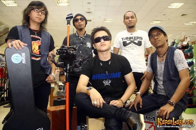 Cakra Band, Cakra Khan