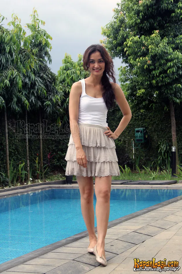 Atiqah Hasiholan, Seksi