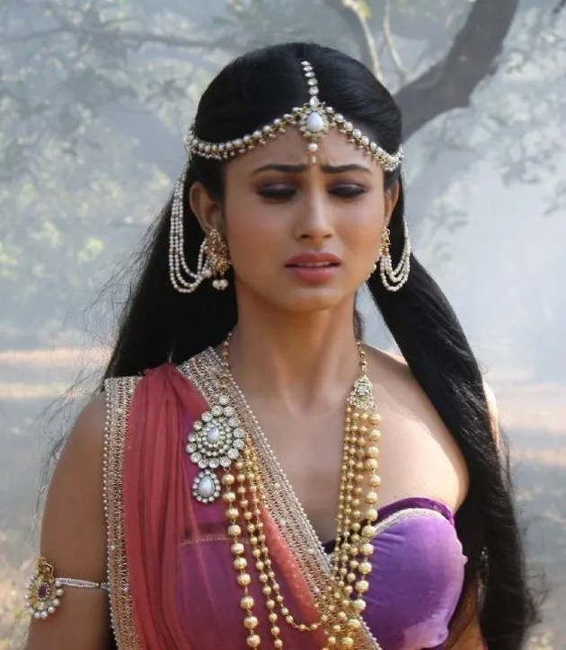 Mouni Roy