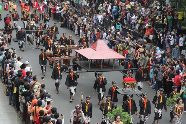 CANTIKNYA REISA KARTIKA RUNNER UP PUTERI INDONESIA 2010 