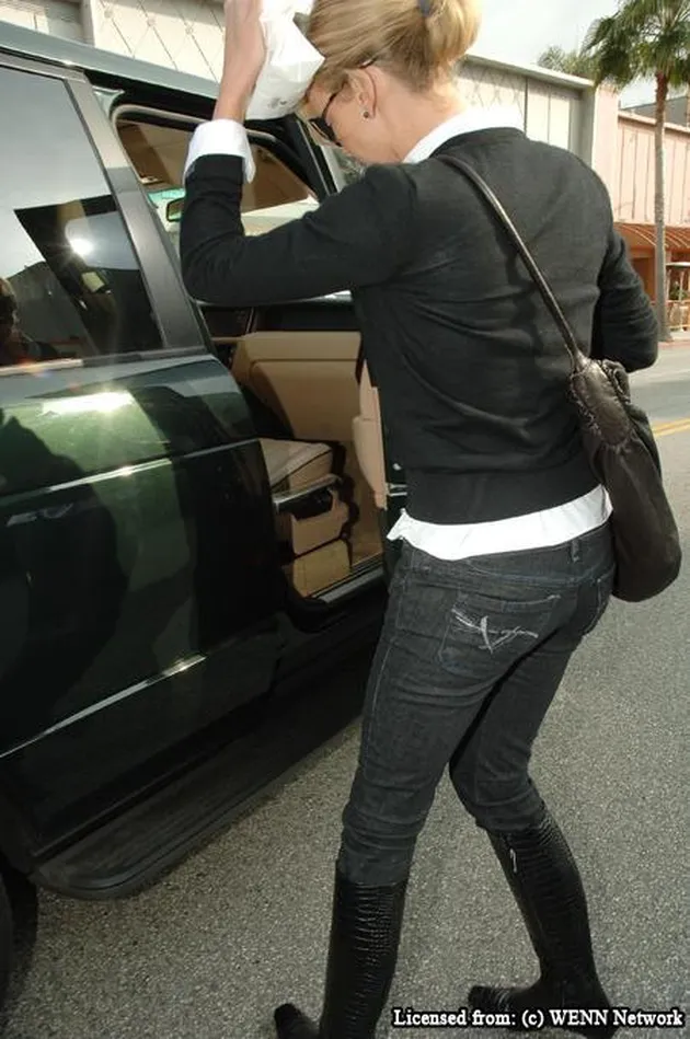 chalize_theron_malibu