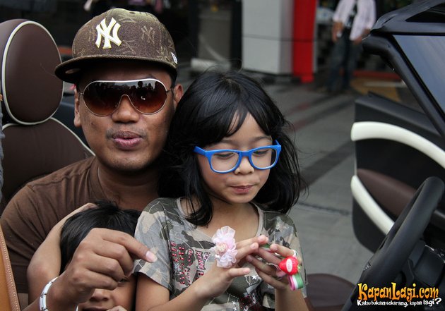 CINTA KUYA DAPAT SURPRISE MINI COOPER - KapanLagi.com