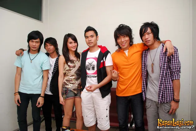 cinta laura/taxi band