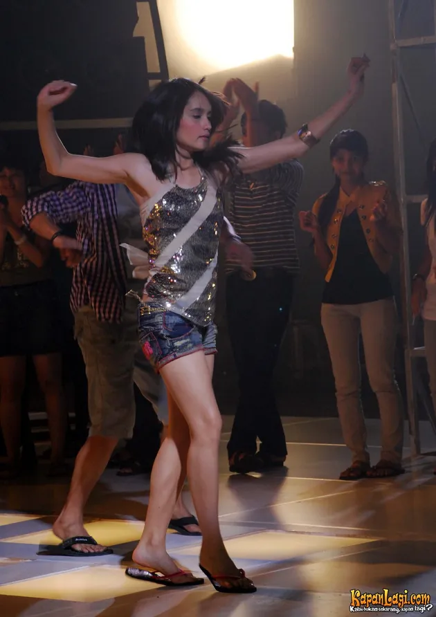 cinta laura/taxi band