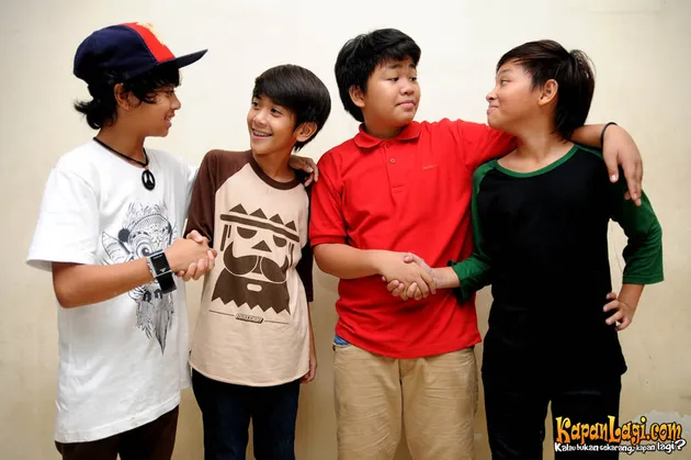 COBOY JUNIOR HANYA BERANI INTIP LEWAT KACA - KapanLagi.com