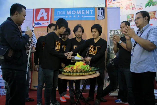 Tampil di 50 outlet minimarket dalam sehari? Aksi d Masiv ini bisa dikatakan aksi