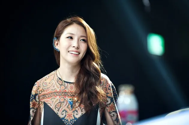 DAFTAR 10 BINTANG K-POP TERKAYA! DARI YOONA SNSD, RAIN ...