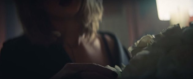 Dimulai dari kolaborasinya bersama Zayn Malik di klip I Don't Wanna Live Forever. Dalam MV ini, Taylor Swift menghancurkan rangkaian bunga putih, dan cermin yang lumayan besar.
