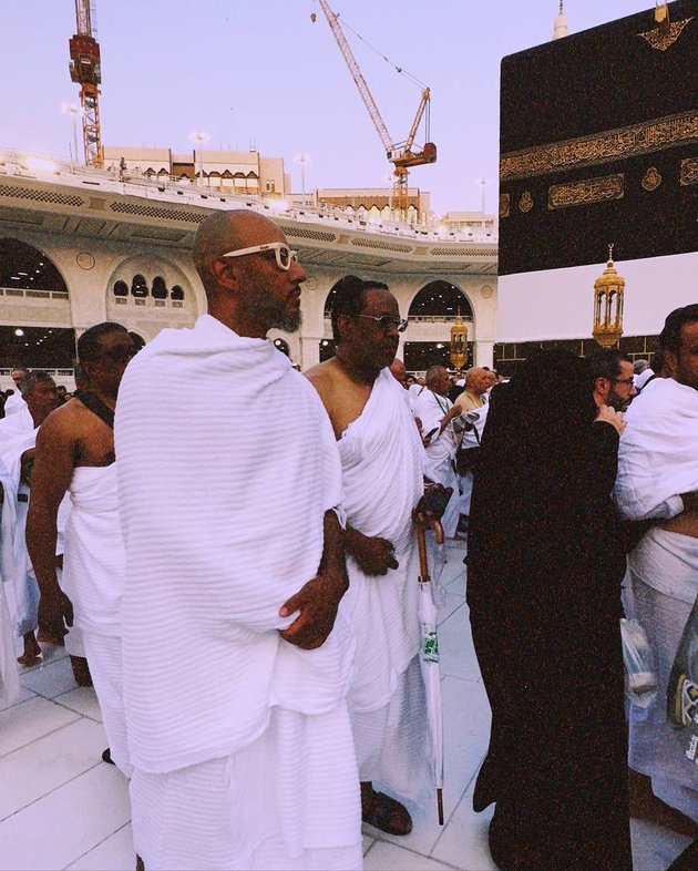 Rapper Swizz Beatz, Alicia Keys' Husband, Goes on Hajj - Receives Full Support from His Wife