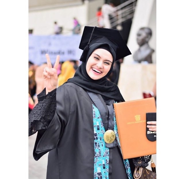 From Ashanty to Desy Ratnasari, Check Out 8 Celebrities Pursuing a PhD - Some Want to Become Lecturers