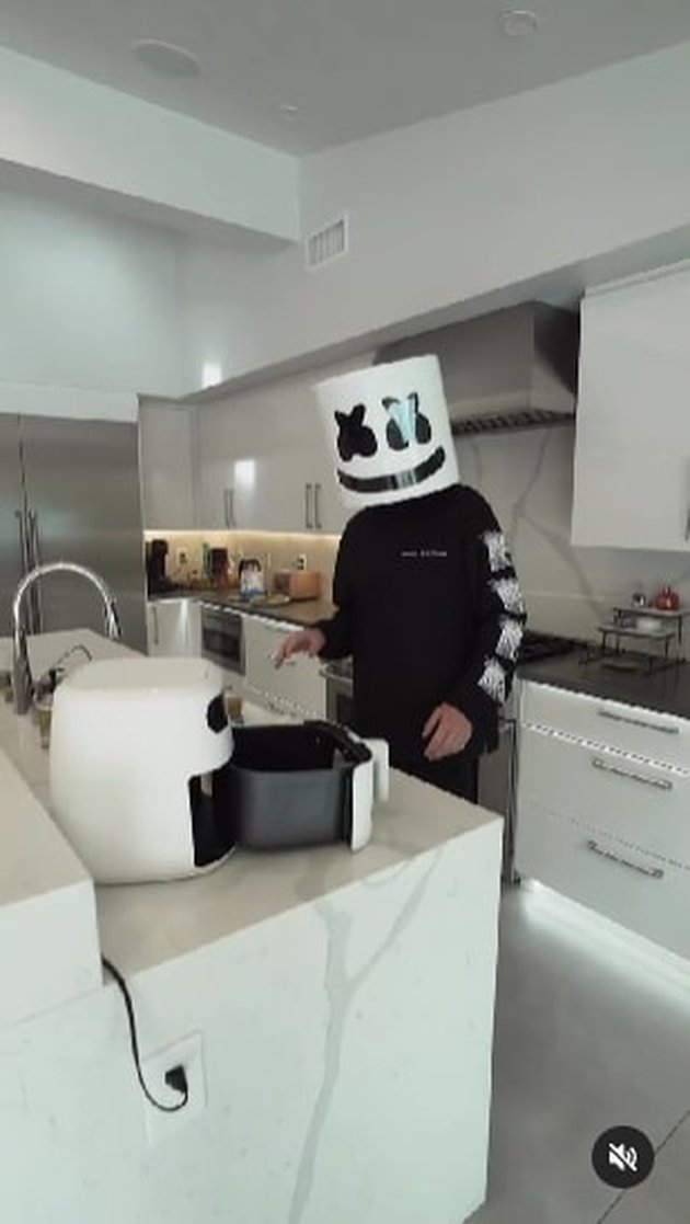 From DJ EDM to Full Time Chef, Here are 8 Appearances of DJ Marshmello Now