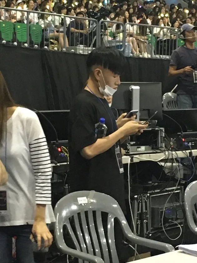Artis yang datang ke konser EXO