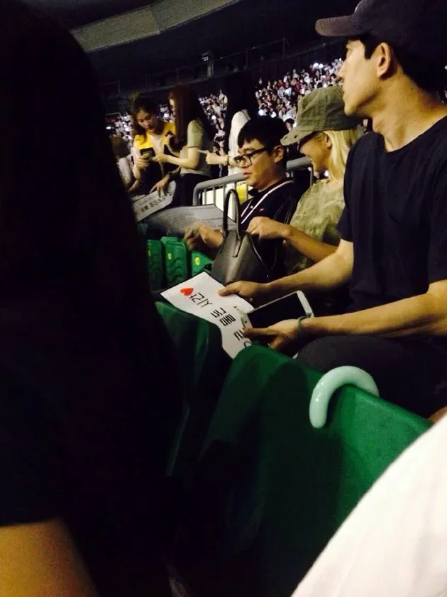 Artis yang datang ke konser EXO