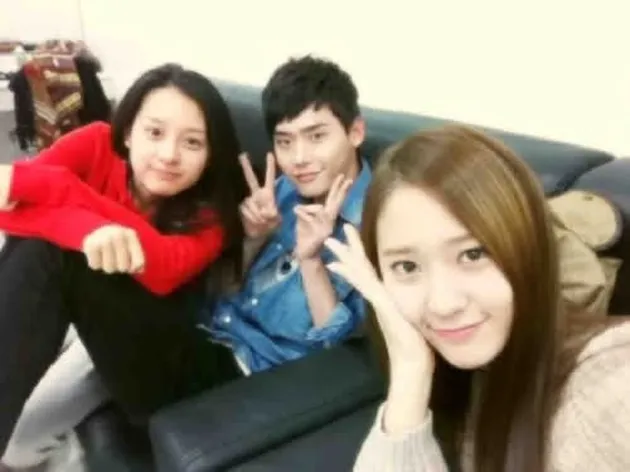 Pasangan Lee Jong Suk