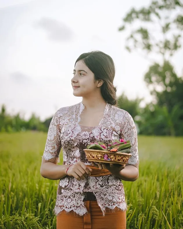 Artis Cantik Berdarah Bali