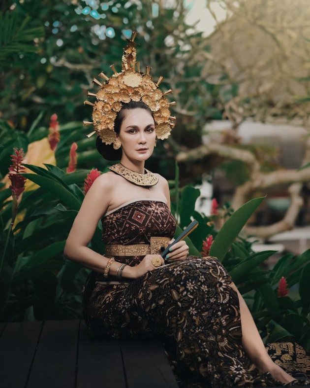 Artis Cantik Berdarah Bali