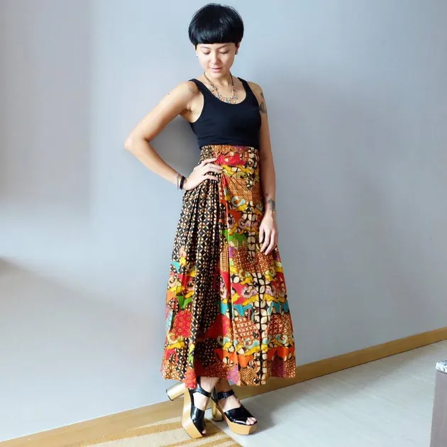 selebritis pakai batik