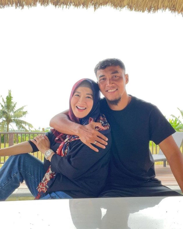 From Okie Agustina to Azizah Salsha, 8 Indonesian Celebrities Who Married Football Players - Who's Next?