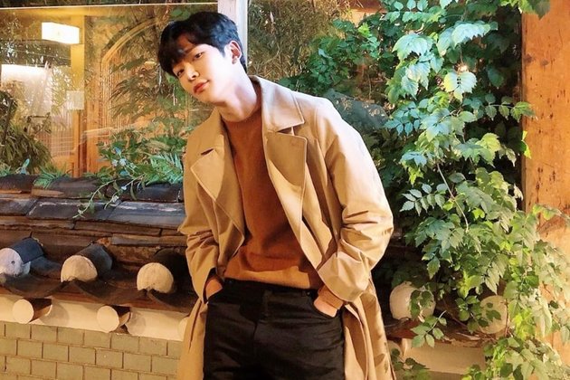 From Rowoon to Chanyeol, Korean Celebrities with Campus Dreamy Senior-like Style