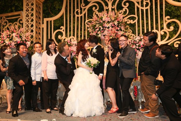 From Syahrini to Acha Septriasa, Here are a Series of Unique and Funny Moments at Celebrity Weddings