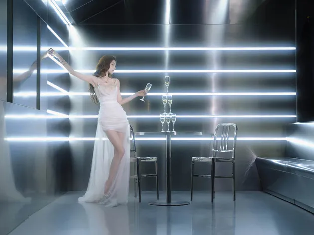 Zhang Yuxi: Model Sekaligus Aktris dengan Tubuh Proporsional