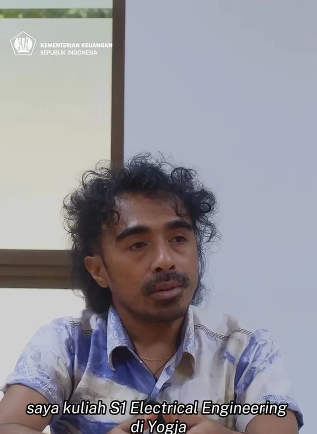 Darlane Litaay Tampak Serius Ketika Diwawancara