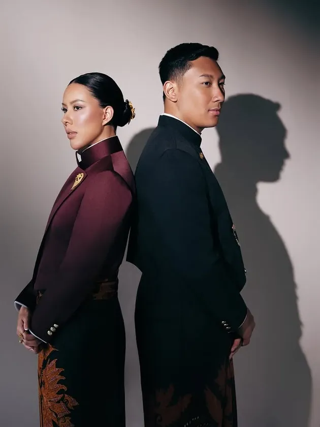 Darma Mangkuluhur dan Patricia Schuldtz saling memunggungi