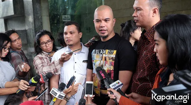Dhani kecewa dengan sejumlah media besar yang membuat pemberitaan salah mengenai dirinya dipecat dari Masterpiece Karaoke.
