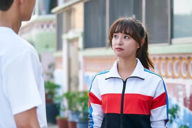 Kim Ji Won Awal Debut