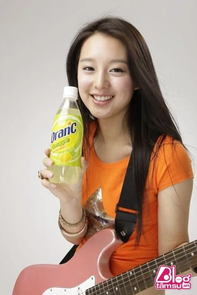 Kim Ji Won Awal Debut