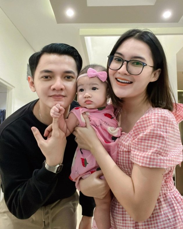 Definition of Glowing Since Baby, 8 Portraits of Gendhis Madaharsa, Nella Kharisma and Dory Harsa's Child - Her Sweet Face Resembles Her Mama More and More
