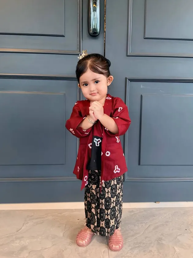 Dek Cunda pose cantik di hari kartini