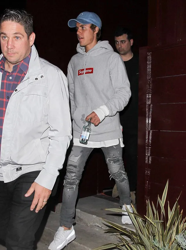 Memulai kisah asmara dengan Justin Bieber pada 2011, hubungan percintaan ini turut membantu langkahnya di dunia musik. Begitu juga dengan karir Justin yang ikut terdongkrak dengan hubungan asmaranya yang disukai publik ini.