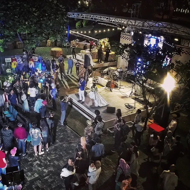 pernikahan Poppy Sovia